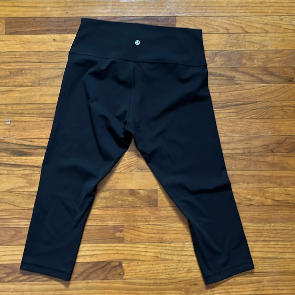 LULULEMON Black Cropped Leggings